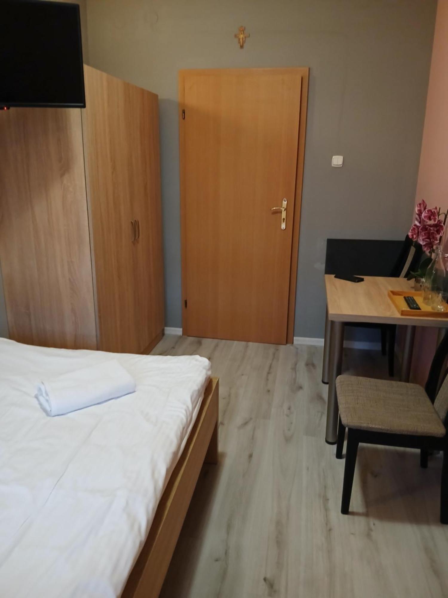 Dom Brama Mazur Bed & Breakfast Ostroda Exterior photo