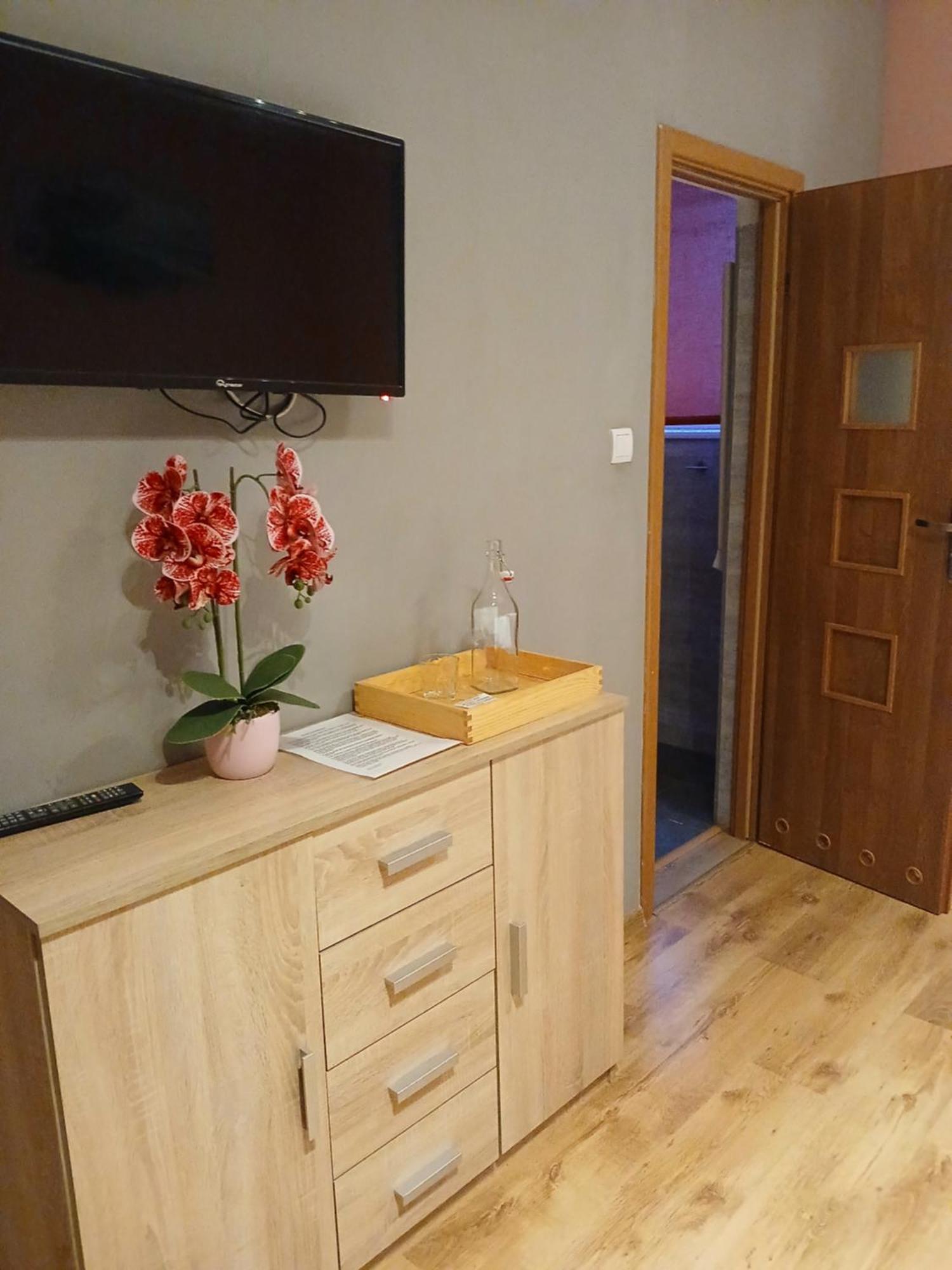 Dom Brama Mazur Bed & Breakfast Ostroda Exterior photo